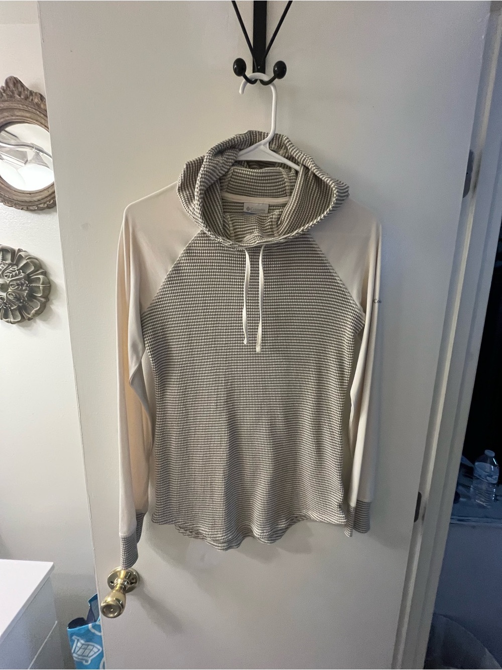 Columbia Light Tan/Cream Hooded Long-Sleeve Women's Top - Picture 2 of 6